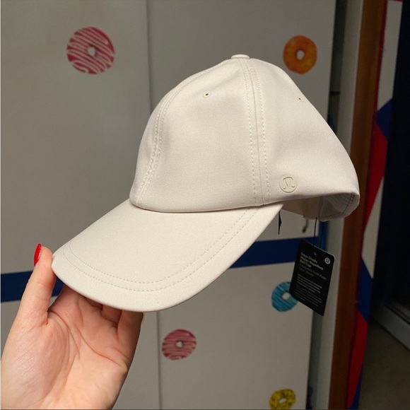 Lululemon BUNDLE 💜HAT SOCKS 🧦 AND HAIR ACCESSORIES 💜✝️ - Picture 3 of 17